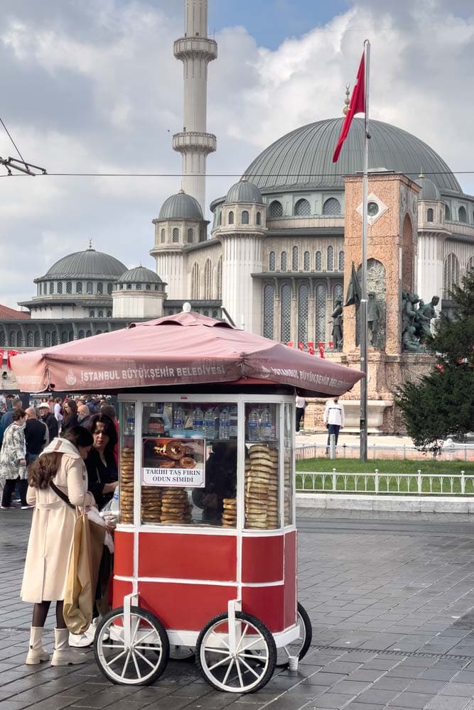 3-days-in-istanbul-taksim-square