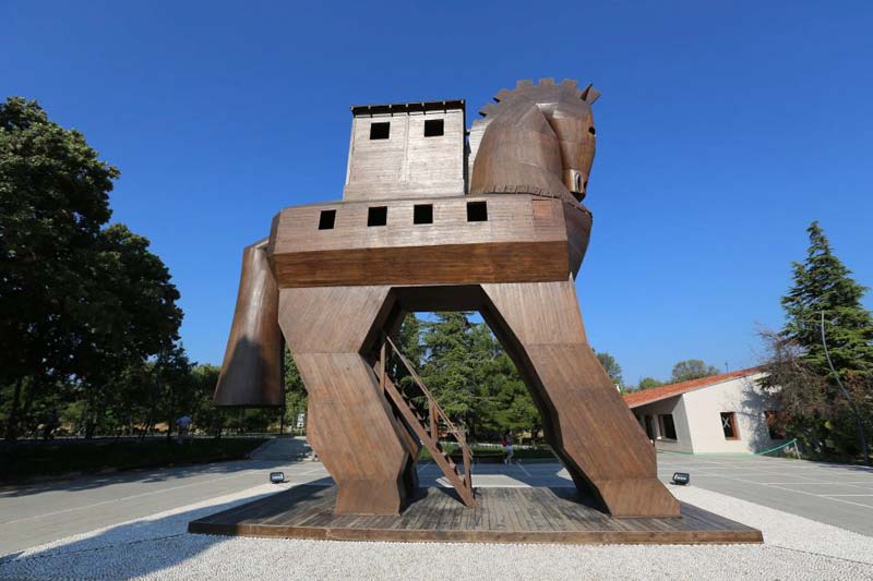 wooden-horse-of-troy-tour