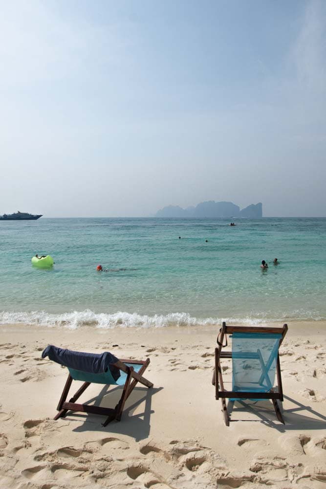 2-chairs-on-long-beach