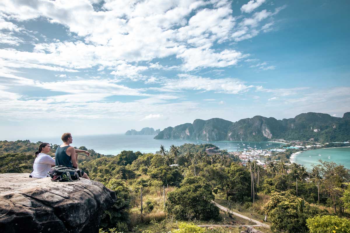 couple-enjoying-phi-phi-viewpoint