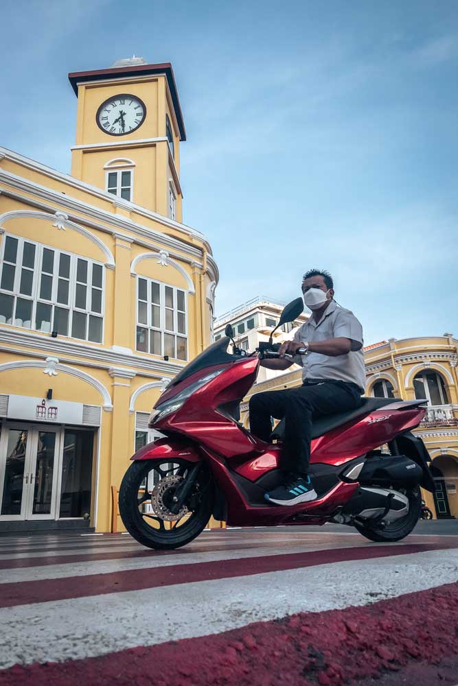 man-witha-bike-in-phuket-town