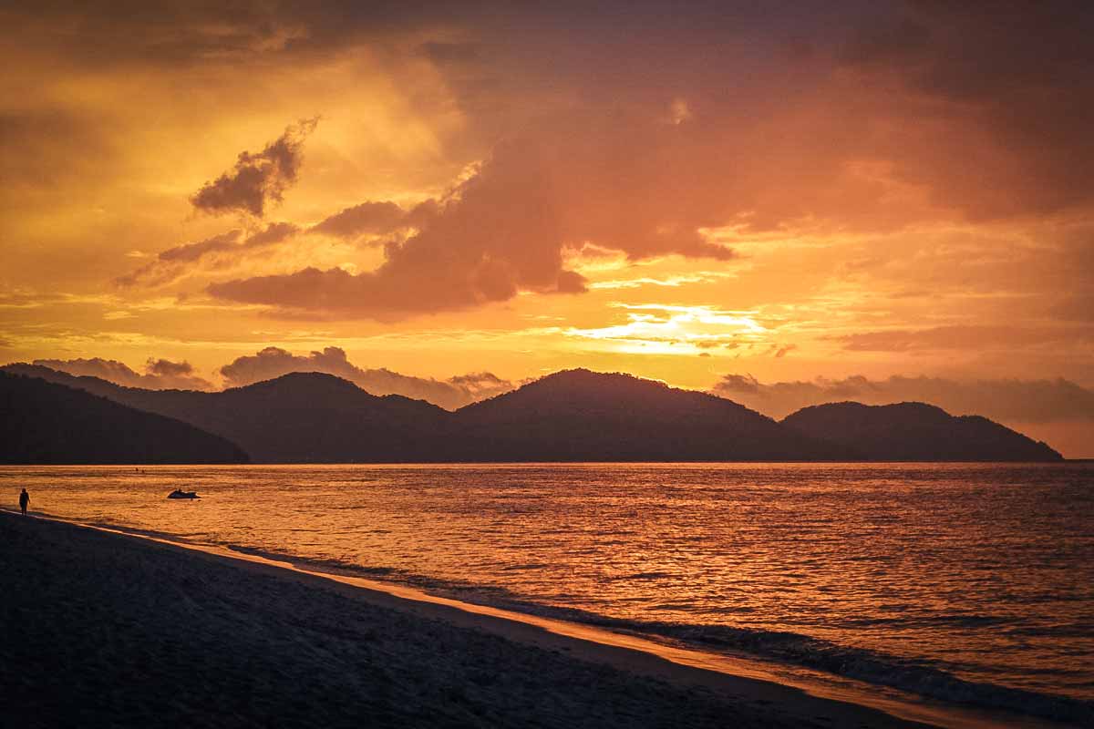 beach-on-sunset