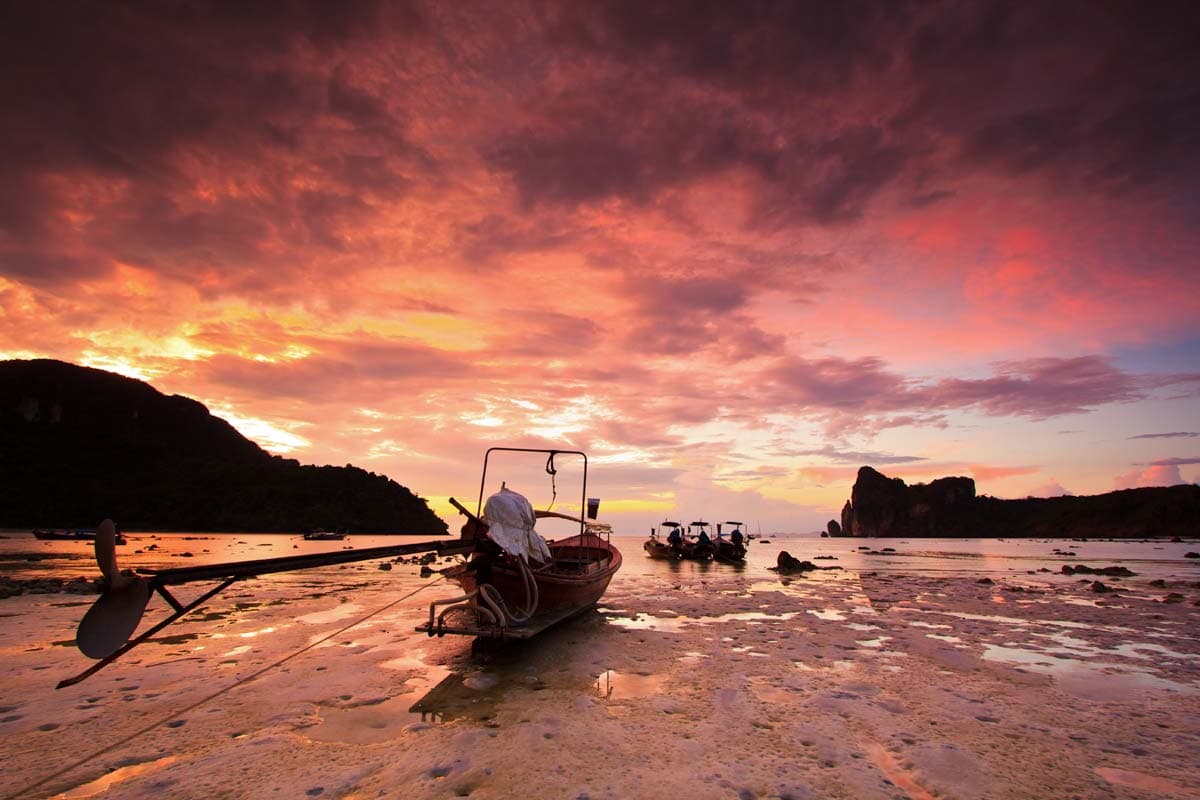 phi-phi-island-itinerary-sunset-at-beach