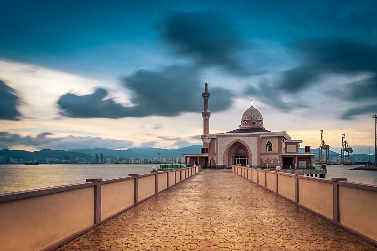 what-to-see-in-penang-floating-mosque-on-sunset