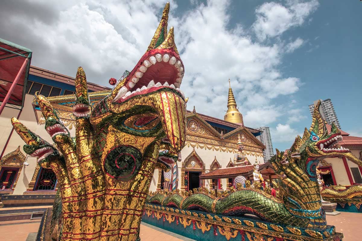 what-to-see-in-penang-lavish-dragons-in-a-temple