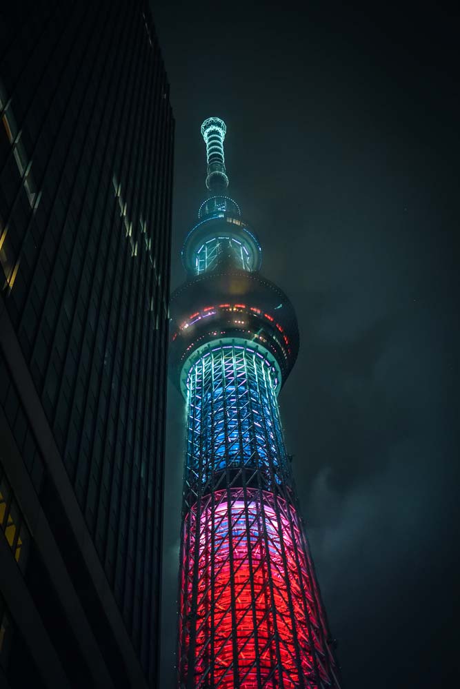 colorful-tower-in-tokyo