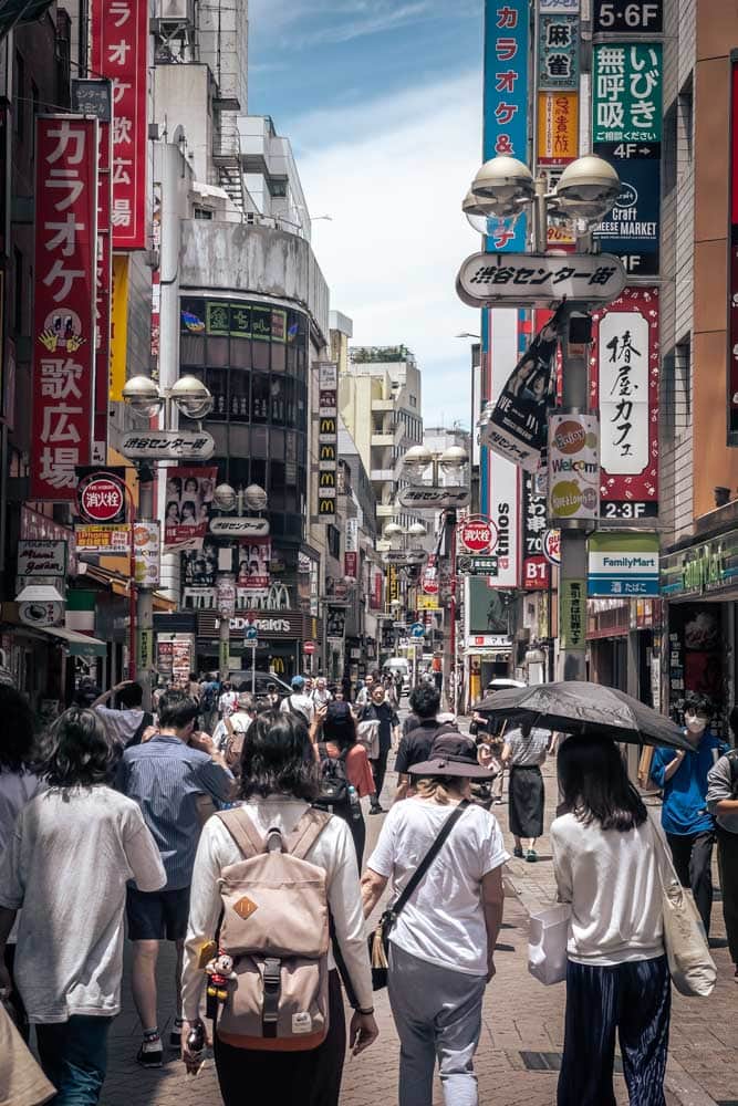 crowd-of-people-in-tokyo