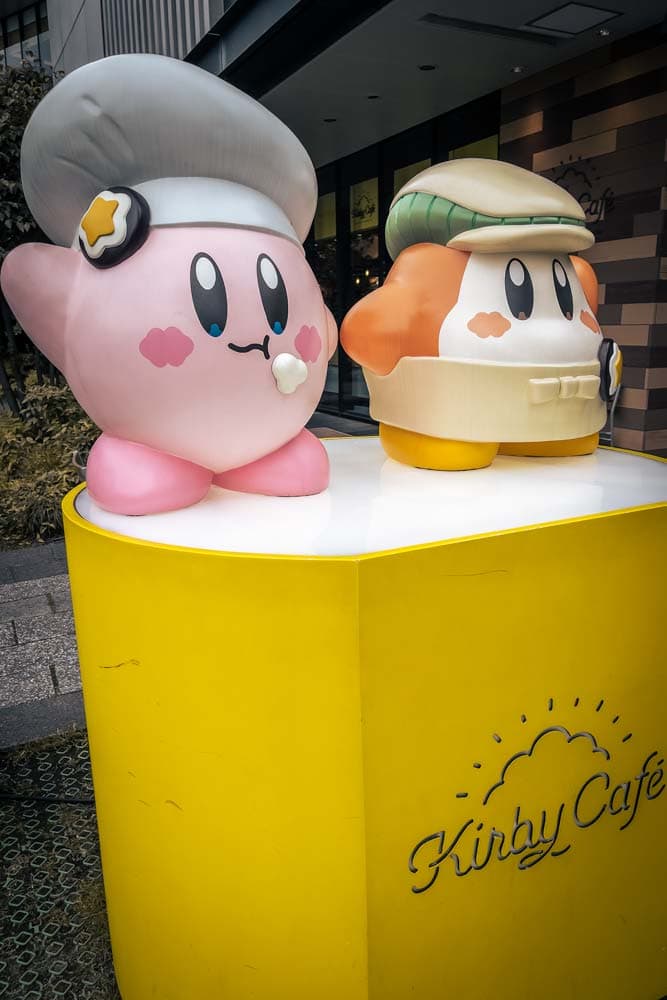 kirby-cafe-statues