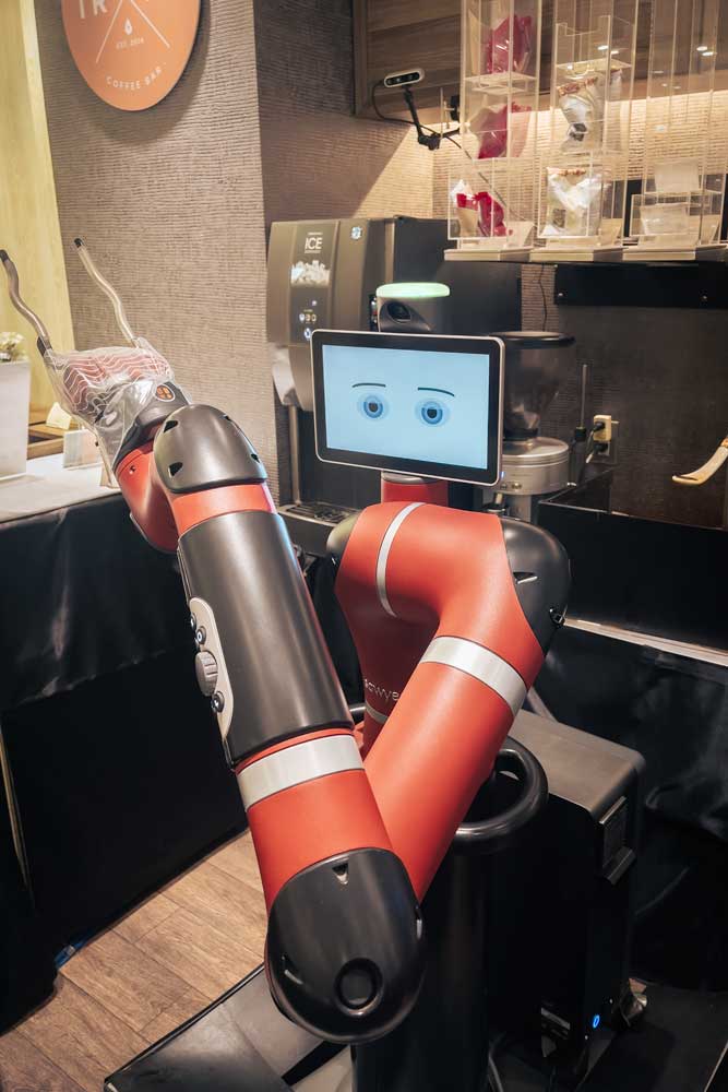 robot-making-coffee-in-japan