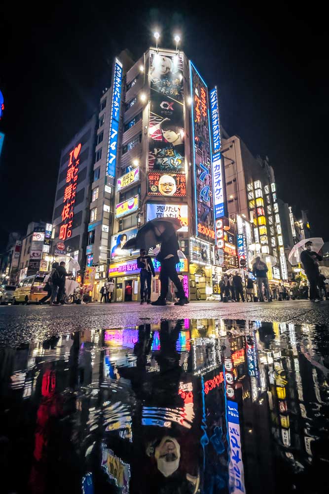 what-is-tokyo-famous-for-neon-light-building